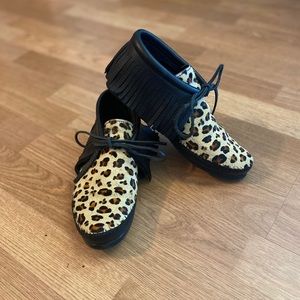 Leopard print Minnetonka moccasins